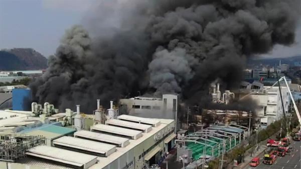 مصرع 14 وإصابة العشرات في حريق مروع داخل مصنع بكوريا الجنوبية