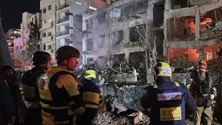 إعلام عبري: مقتل 6 إسرائيليين وإصابة أكثر من 100 في حصيلة أولية لقصف صاروخي إيراني على عراد