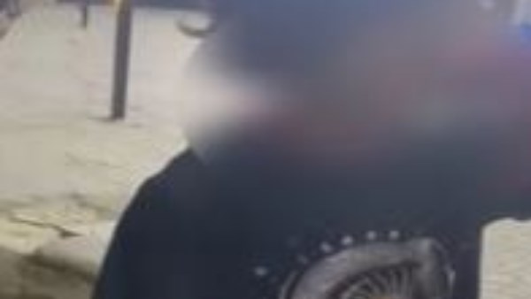 اعترافات مثيرة لأب استغل طفلته في التسول وأجبرها على التدخين