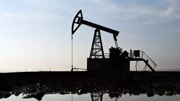 واشنطن تسمح ببيع مزيد من النفط الروسي لتخفيف صدمة الأسعار