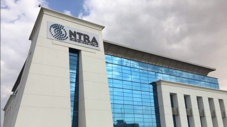 القومي لتنظيم الاتصالات: تخصيص خطوط للأطفال وحملات توعية لحمايتهم من مخاطر الإنترنت