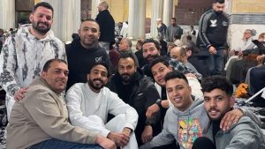 في صلاة الفجر.. إبراهيم سعيد ينشر صورة مع كهربا من مسجد الحسين