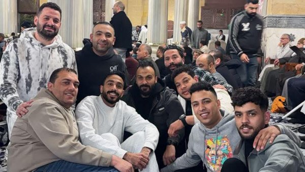 في صلاة الفجر.. إبراهيم سعيد ينشر صورة مع كهربا من مسجد الحسين