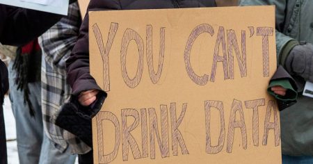 شركات التكنولوجيا الكبرى توقع على تعهد مركز بيانات البيت الأبيض بتقديم بصريات جيدة وقليل من المواد