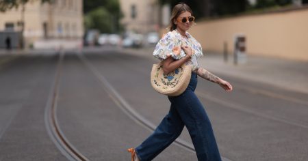 تبدو هذه القمم الربيعية الزهرية الـ 17 جميلة تستحق البوتيك – وكلها أقل من 20 دولارًا