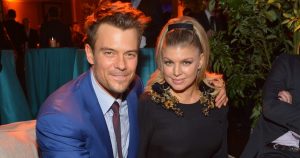 جوش دوهاميل يوضح كيف غيّر زواجه من “النجم الضخم” فيرغي حياته: “كنت في الظل”