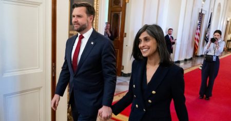 زوجة جي دي فانس أوشا تتحدث عن الحمل، وتقول إن العائلة شعرت “بالاكتمال” بعد الطفل الثالث