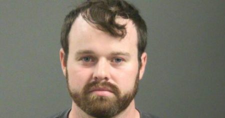 مكالمة هاتفية لاعتراف جوزيف دوجار مع والد الضحية المزعومة: تم الكشف عن التفاصيل