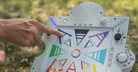 تبدو هذه الآلات الموسيقية المستقبلية غريبة وغريبة، ويسهل على أي شخص العزف عليها