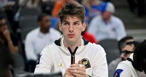 أصبح الرياضي 7-Foot-9 أوليفييه ريو أطول لاعب في بطولة NCAA March Madness