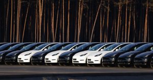 المؤثرون في شركة تسلا يتركون “العبادة”