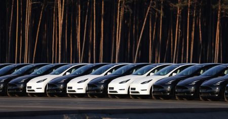 المؤثرون في شركة تسلا يتركون “العبادة”