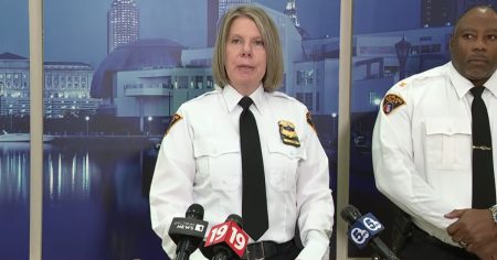 يؤكد الحمض النووي أن الفتاتين اللتين تم العثور عليهما مقتولين في حقيبتين مرتبطتان ببعضهما، وتم تحديد هوية الشخص محل الاهتمام