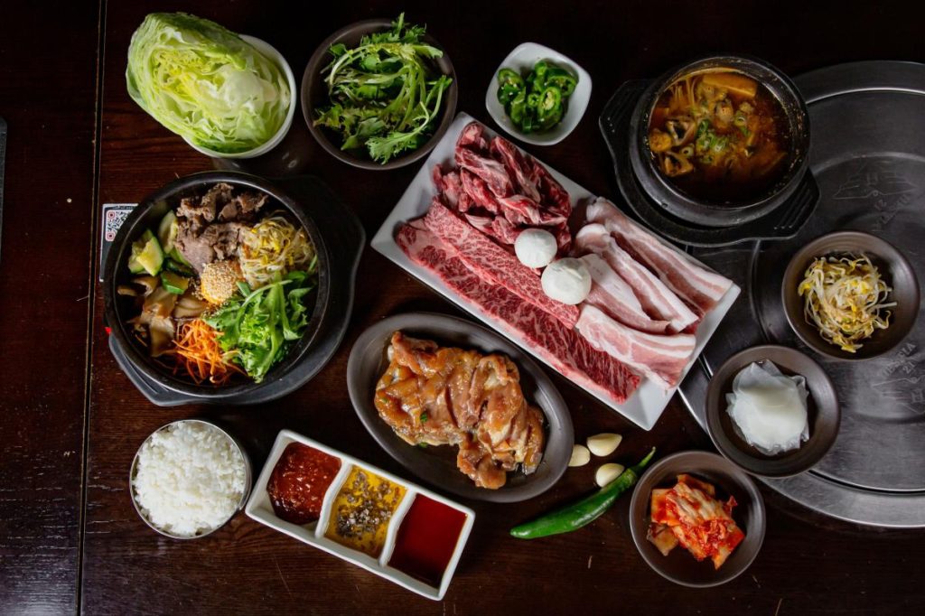 اكتشف العلماء طعامًا يساعدك على إخراج الجزيئات البلاستيكية الدقيقة