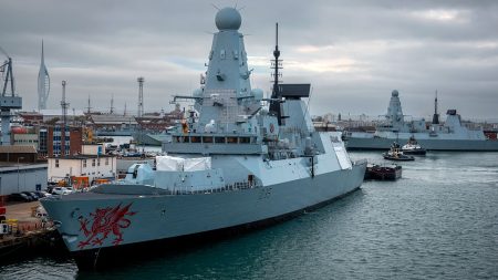 تم نشر سفينة HMS Dragon في قبرص بعد أن هاجمت إيران قاعدة عسكرية بريطانية
