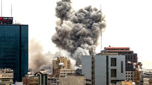 إسرائيل تقصف تجمعاً في طهران لاختيار خليفة آية الله خامنئي