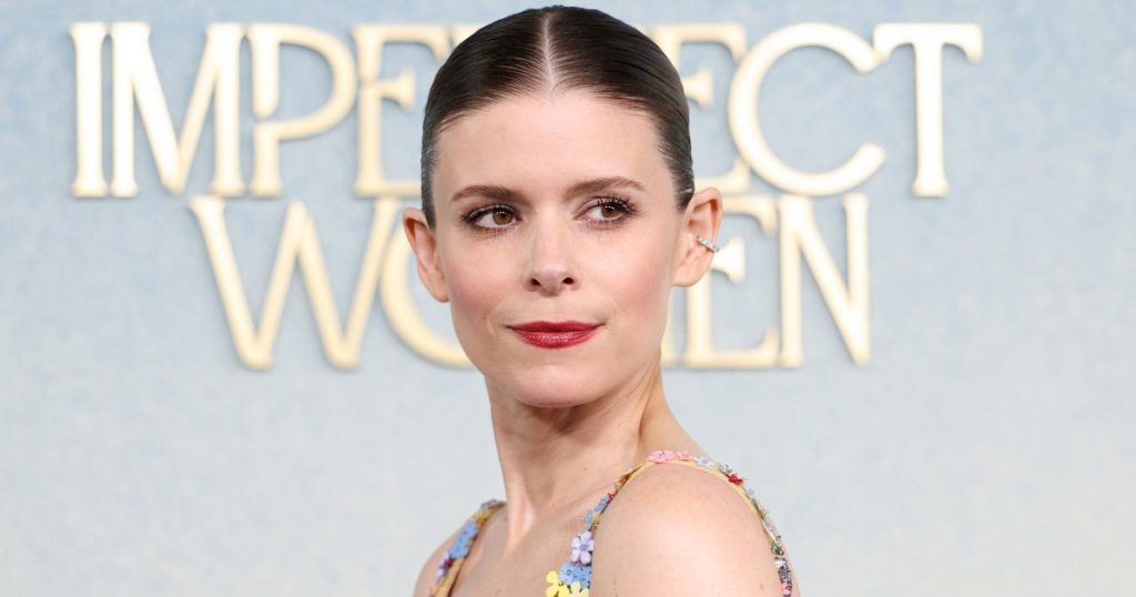 رصدت! ارتدت كيت مارا نمط الفستان الربيعي الجاهز الذي يغري الصغار