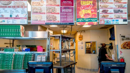 بابا جونز يعتزم إغلاق 300 مطعم “ضعيف الأداء” في جميع أنحاء أمريكا الشمالية بحلول عام 2027