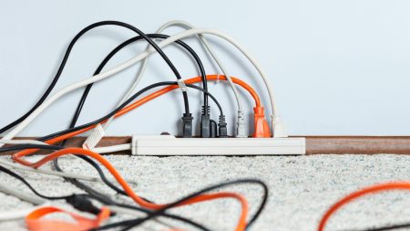 تم سحب شرائح الطاقة التي تحمل العلامة التجارية CCCEI والمباعة على أمازون بسبب خطر الحريق