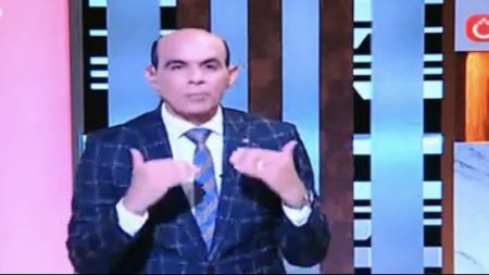 مش فاهمين موضوع الحلقة .. محمد موسى ينفعل على ضيوفه ويطلب الخروج إلى فاصل