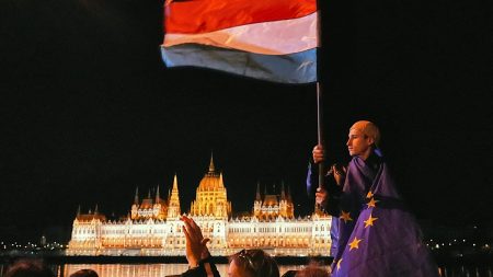 الاتحاد الأوروبي يسارع إلى محادثات بودابست مع الفريق المجري لفتح الأموال المجمدة وسط التوترات في أوكرانيا