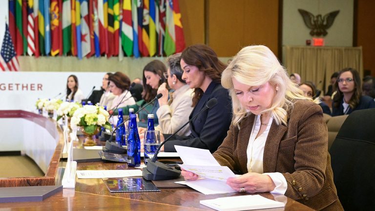 سارة نتنياهو تحذر من التهديد بحرب إيرانية وسط تصاعد معاداة السامية