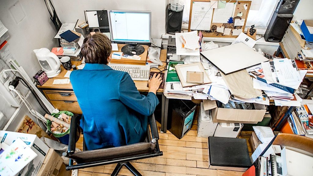 يقول الخبراء إن العمال يمكنهم استخدام مهارات الذكاء الاصطناعي للمضي قدماً وفتح فرص جديدة