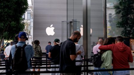 شركة Apple تغلق ثلاثة مواقع لمتجر Apple Store، بما في ذلك أول فرع نقابي