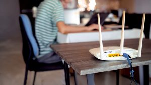 يحث مكتب التحقيقات الفيدرالي (FBI) أصحاب أجهزة التوجيه على تحديث البرامج الثابتة بعد اختراق GRU الروسي