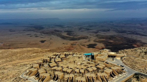 كارثة صامتة في إسرائيل.. أضرار بمنطقة صناعية ومخاوف من تسرب مواد قاتلة