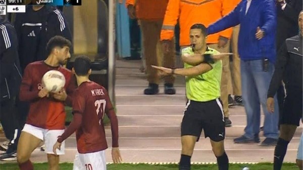 الأهلي يترقب.. تفاصيل جديدة حول محادثة الـ VAR وشكوي الحكم محمود وفا