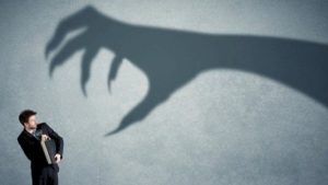 استشاري علاقات أسرية: الخوف من الأب ينتج أطفالا ضعاف الشخصية