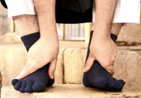 هل يجوز المسح على الجورب طوال اليوم لأداء الصلوات الخمس؟.. اعرف الحكم الشرعي