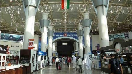 تصعيد إيراني صادم .. اندلاع حريق في مطار الكويت بعد استهدافه بطائرات مُسيّرة