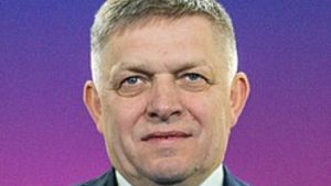 رئيس وزراء سلوفاكيا يدعو لرفع العقوبات عن واردات الغاز والنفط الروسيين