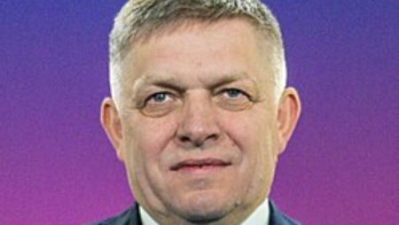 رئيس وزراء سلوفاكيا يدعو لرفع العقوبات عن واردات الغاز والنفط الروسيين