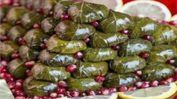 طريقة عمل ورق العنب بدبس الرمان.. طعم حكاية ومذاق لا يُقاوم