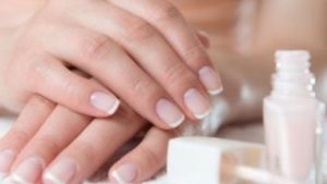 هل يجوز رمي قصاصة الشعر والأظافر؟.. دار الإفتاء تجيب