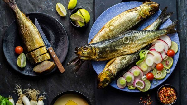 نشرة المرأة والمنوعات | كيف تتجنبين دودة الرنجة في شم النسيم؟ حساسية حبوب اللقاح تهدد الأطفال والكبار