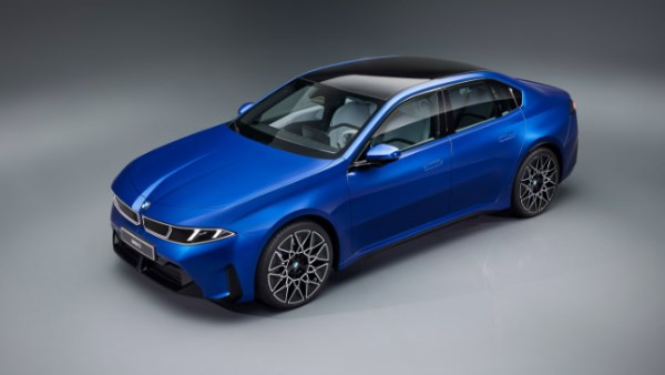 بي إم دبليو i3 السيدان تظهر لأول مرة