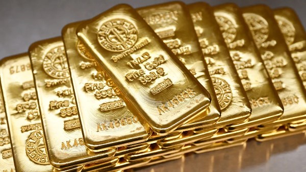 رويترز: ارتفاع أسعار الذهب بنسبة 1% ليصل إلى 4693 دولارًا للأونصة