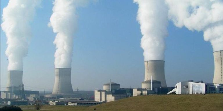 التلفزيون الإيراني يطلب من المواطنين تشكيل سلسلة بشرية حول محطات الطاقة غدًا