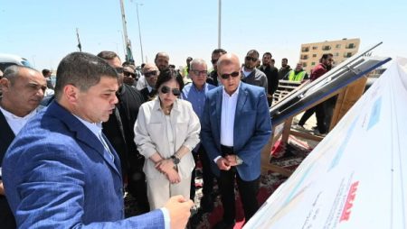 في مستهل جولتها.. وزيرة الإسكان تتفقد مشروعات البحيرات الجنوبية “نيو مارينا”