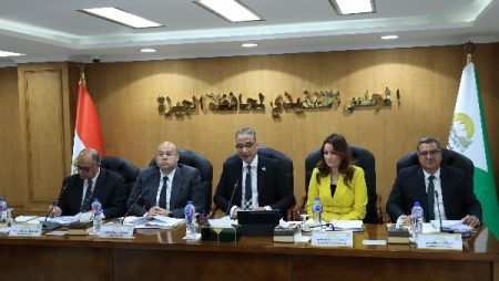 محافظ الجيزة يهنئ المواطنين بعيد القيامة المجيد وشم النسيم ويوجه بتكثيف أعمال الرقابة وتمشيط الأسواق