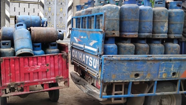 ضبط سيارة لبيع أسطوانات البوتاجاز المدعمة قبل بيعها بالسوق السوداء وتحرير 26 محضرا تموينيا في المنوفية