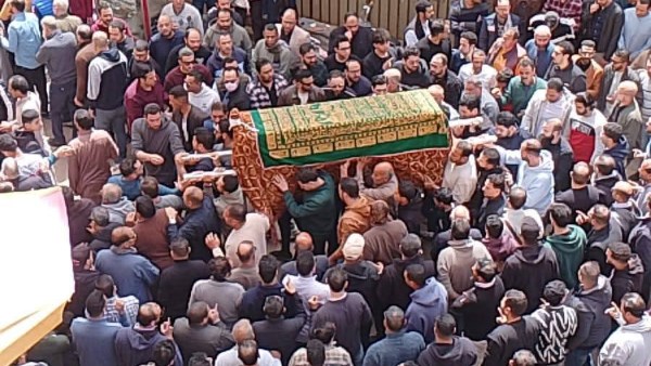 سقطت سيارته في بحر القاصد.. جنازة مهيبة لطبيب أسنان في المنوفية