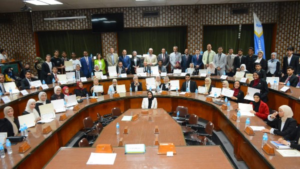 جامعة أسيوط تشهد انعقاد المؤتمر الختامي لنموذج محاكاة مجلس الوزراء .. صور