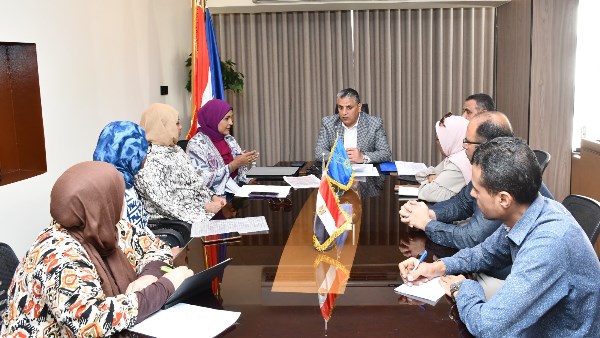 محافظ أسوان يكلف نائبه بإنهاء إجراءات إصدار بطاقات الخدمات المتكاملة لذوى الإعاقة