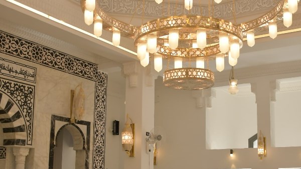 قرار عاجل ضد المتهم بسرقة صندوق نذور من مسجد بالزاوية الحمراء