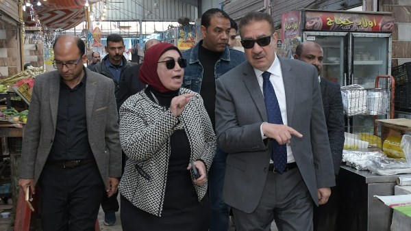 محافظ بورسعيد يؤكد ضرورة الالتزام بالأسعار المعلنة وعدم المغالاة لتوفير احتياجات المواطنين
